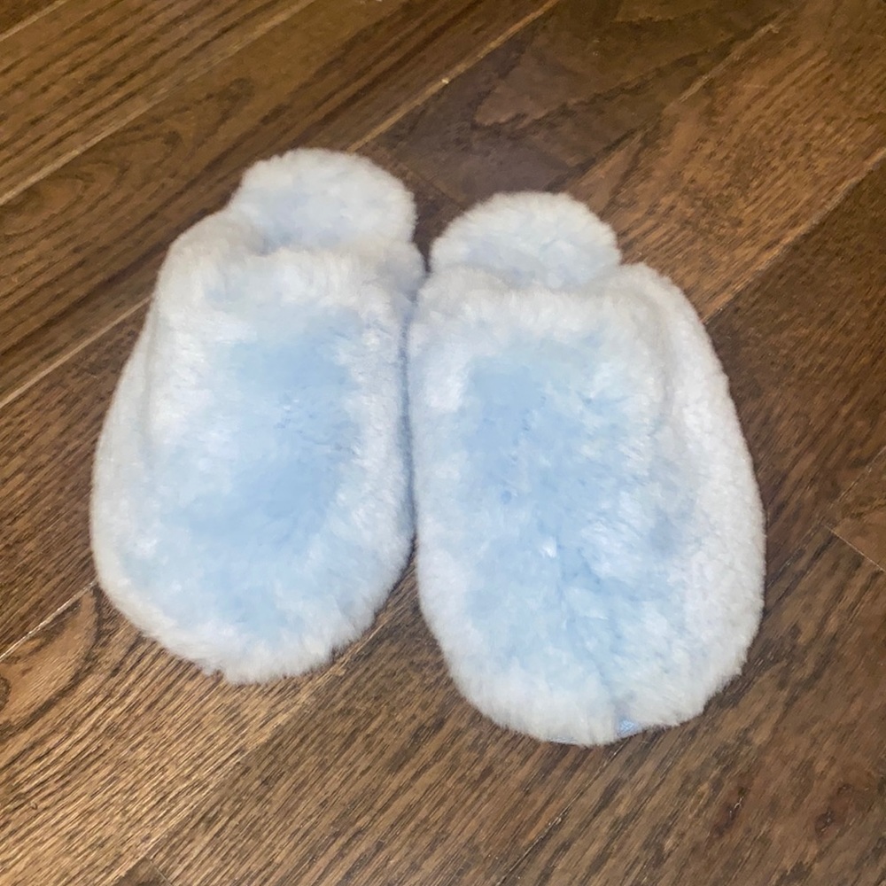 Girls’ Ugg slippers